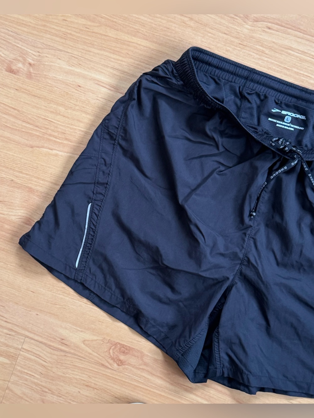 Brooks Equilibrium 5” Black Running Shorts Reflective Lines Velcro Pockets Large - Picture 3 of 10